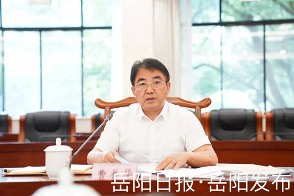 曹普华：要举好“网旗”<strong></p>
<p>上币网</strong>，抓牢“网宣”，做实“网信”，建强“网军”