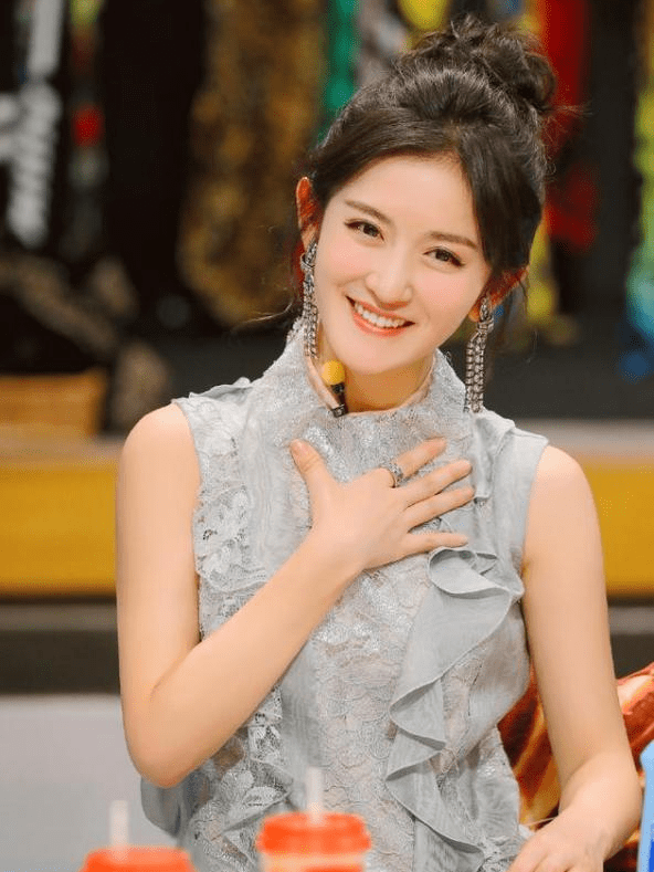 谢娜“借3万澳元还3万网民币”<strong></p>
<p>蛋币网</strong>，从社交看出，她是假抠门真仗义