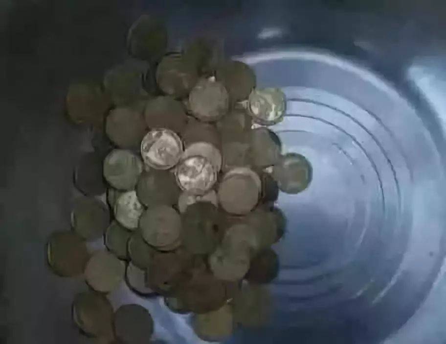 小心<strong></p>
<p>红币</strong>！你收藏的梅花套币可能是水洗币！