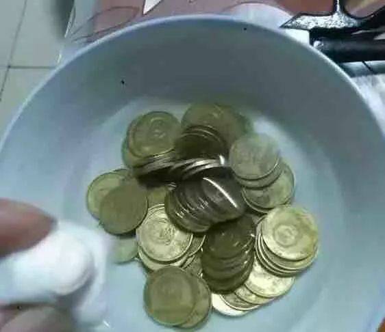 小心<strong></p>
<p>红币</strong>！你收藏的梅花套币可能是水洗币！