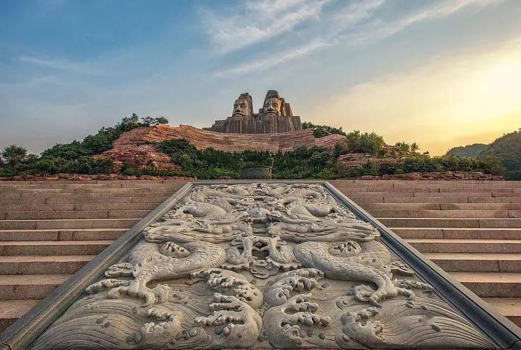 跟着纪念币去旅游 | 热火河南<strong></p>
<p>红币</strong>，币上游