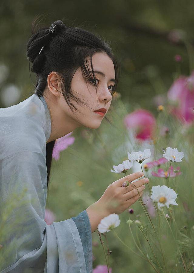 “澡堂子里难分穷富”下联接什么？收集10位网友答案<strong></p>
<p>币富网</strong>，高手在民间