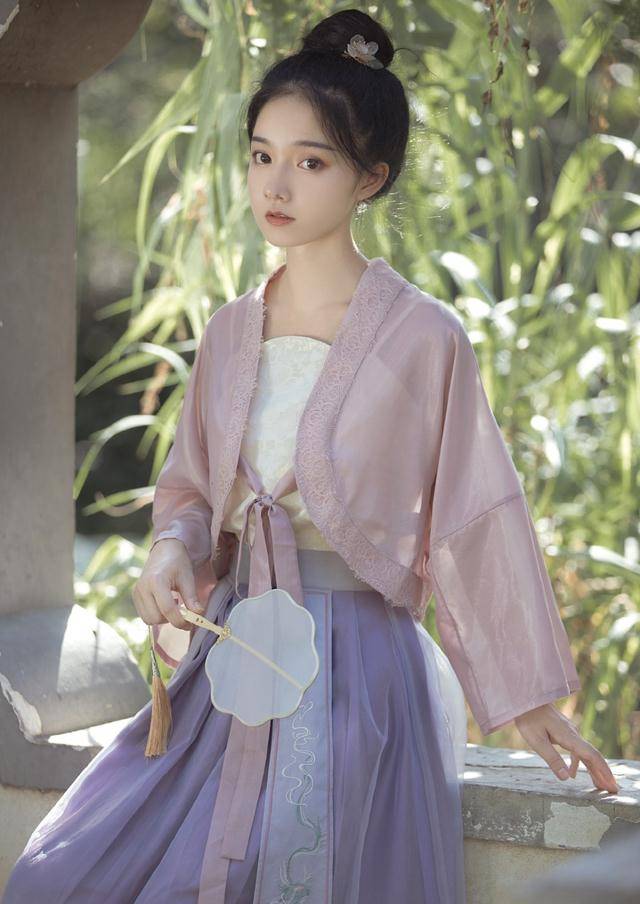 “澡堂子里难分穷富”下联接什么？收集10位网友答案<strong></p>
<p>币富网</strong>，高手在民间