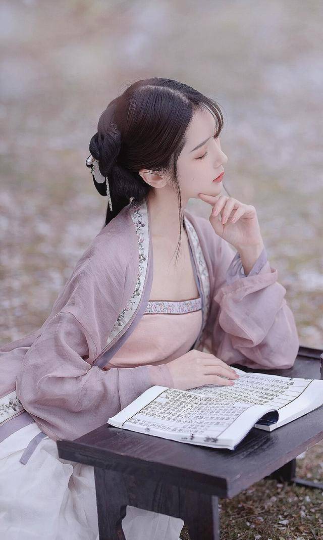 “澡堂子里难分穷富”下联接什么？收集10位网友答案<strong></p>
<p>币富网</strong>，高手在民间