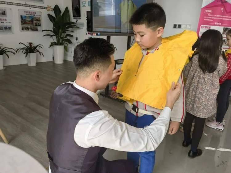 妇儿之家变身机舱<strong></p>
<p>美股之家</strong>，开启“小小飞行家”启蒙之旅