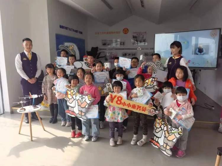 妇儿之家变身机舱<strong></p>
<p>美股之家</strong>，开启“小小飞行家”启蒙之旅