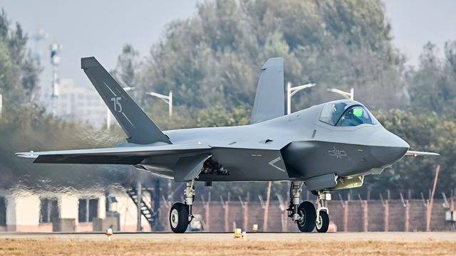 歼-35A正式官宣<strong></p>
<p>虚拟币投资教程</strong>，命名格式意味深长：航母新舰载机上舰指日可待？