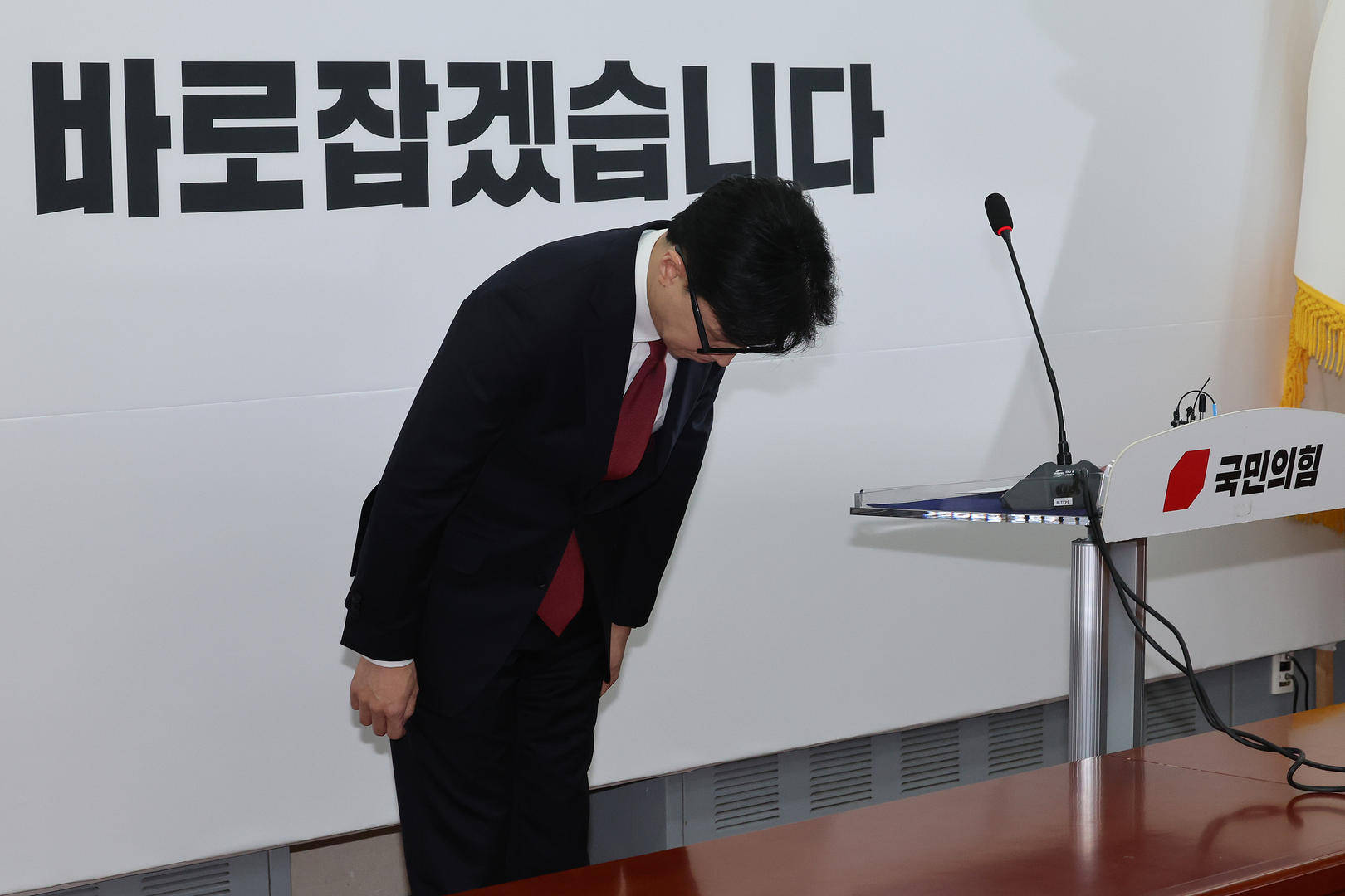 突然主张弹劾总统的韩国执政党党首：曾获尹锡悦多次提拔<strong></p>
<p>waves 虚拟币</strong>，后因第一夫人惹怒“亲尹派”