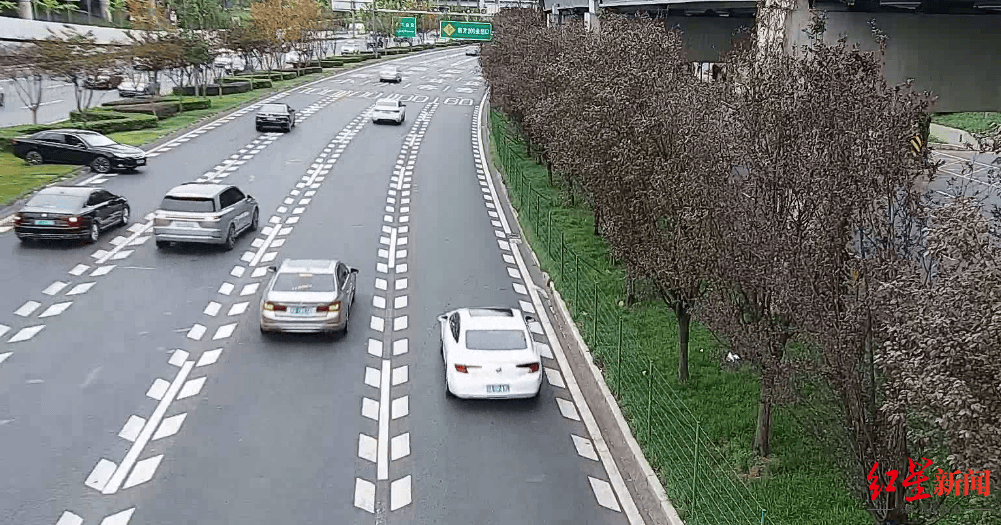 成都三环主路惊现小轿车跨过隔离带掉头<strong></p>
<p>虚拟币推广广告位</strong>，原来是司机酒驾走错路……
