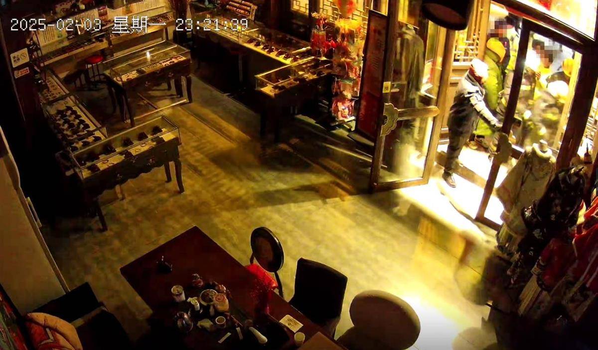 大同官方核查“店铺被撬锁开灯”事件<strong></p>
<p>2017年虚拟币行情</strong>，律师：撬锁入室涉嫌违法，且滥用行政权力