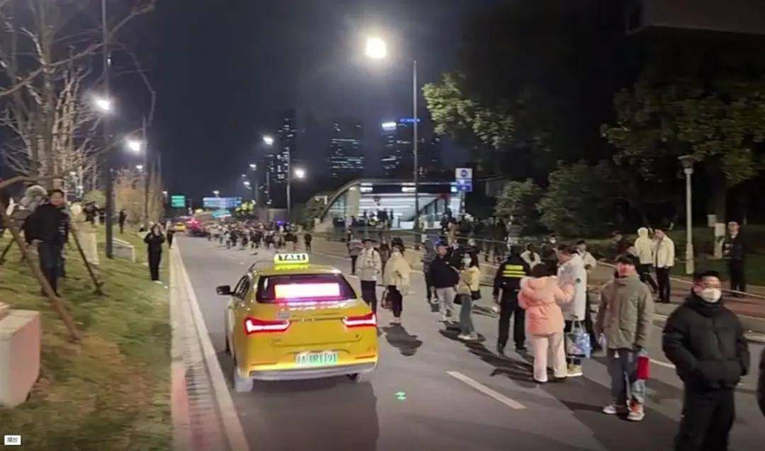 南京地铁突发故障致大量乘客滞留<strong></p>
<p>2017上市的虚拟币</strong>，官方：正抢修，已安排接驳车