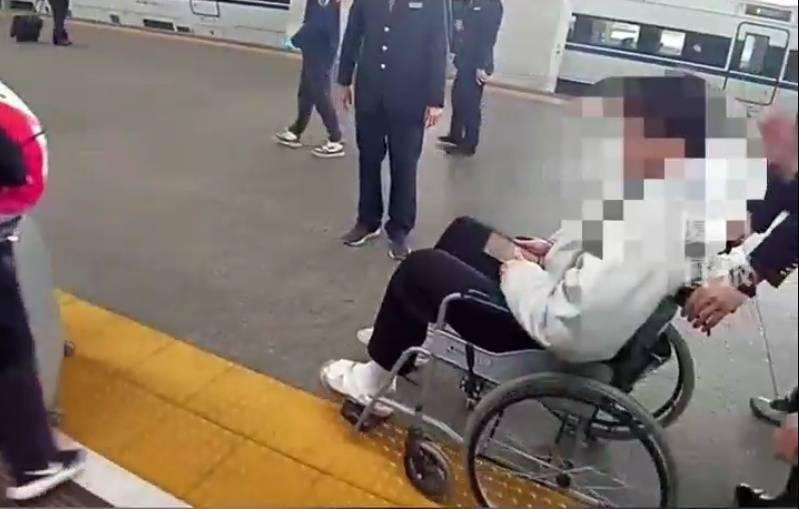 “救命<strong></p>
<p>2017虚拟币大全</strong>，我不想死”！厦门北站，D131次列车突发！