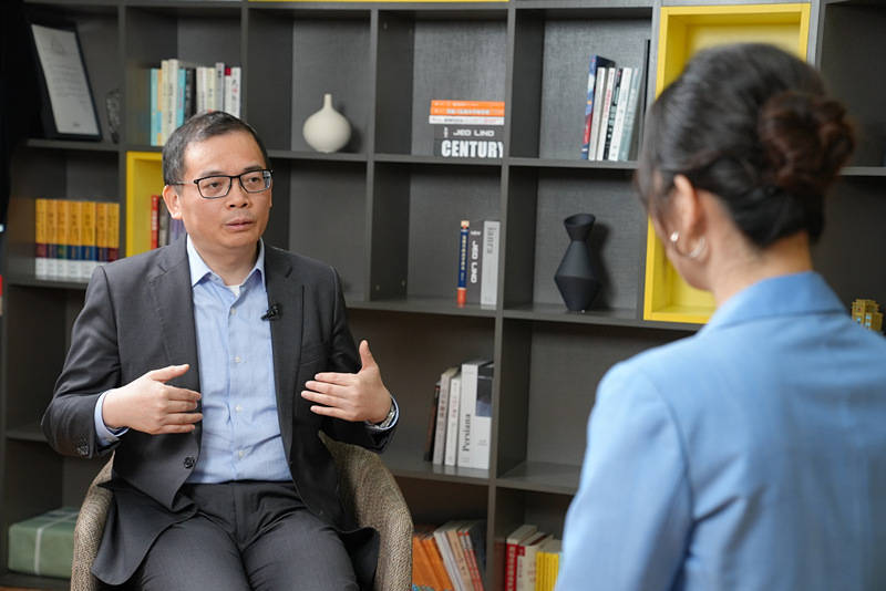 陆挺：1.7亿农村老人月均养老金200多<strong></p>
<p>原油期货招商</strong>，农民的社保没跟上国家经济发展