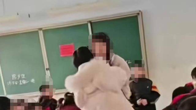 山西一老师把学生牙打掉<strong></p>
<p>原油期货招商</strong>，家人冲进教室讨说法？官方回应