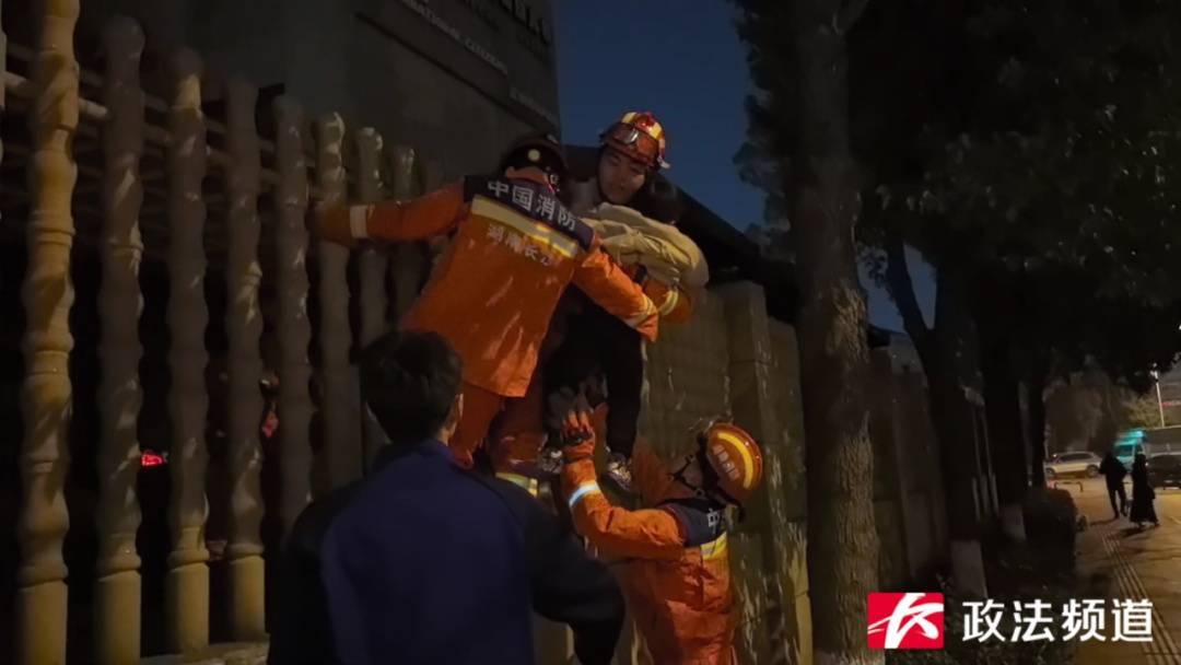 事发长沙一幼儿园<strong></p>
<p>拉比原油</strong>！路人夜晚听见园内传出孩子哭声……