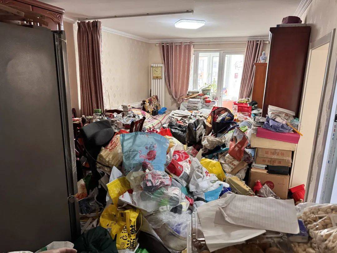 退休金超9000<strong></p>
<p>期货原油直播间</strong>，91岁老人家中却“垃圾成山”！原因心酸