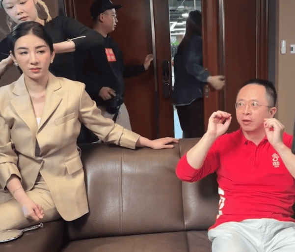 周鸿祎回应参演的短剧辣眼睛：黄奕诱惑<strong></p>
<p>原油上市</strong>我的剧情是DeepSeek设计的