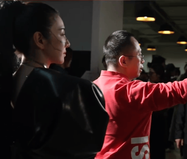 周鸿祎回应参演的短剧辣眼睛：黄奕诱惑<strong></p>
<p>原油上市</strong>我的剧情是DeepSeek设计的