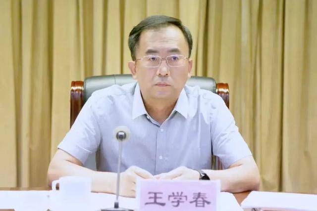 另有任用的山东省管干部王学春<strong></p>
<p>原油上市</strong>，履新职