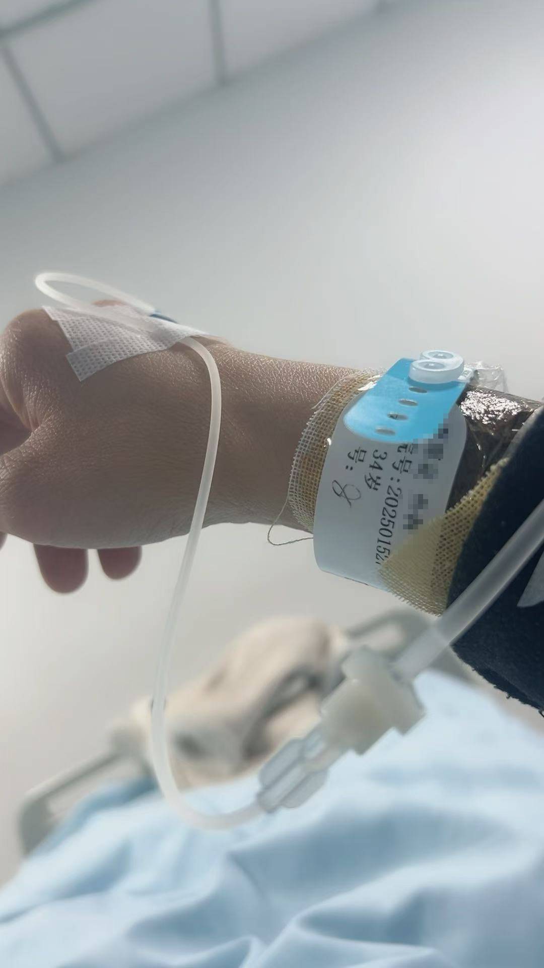 山东一单亲妈妈直播间阻止网友辱骂“唐宝”少年遭上门殴打<strong></p>
<p>黄金原油走势</strong>，警方：已受理案件，正调查