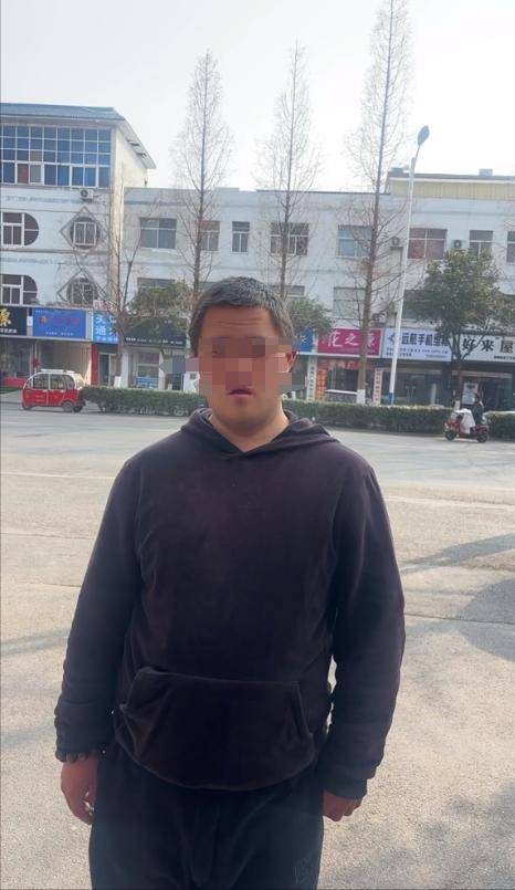 山东一单亲妈妈直播间阻止网友辱骂“唐宝”少年遭上门殴打<strong></p>
<p>黄金原油走势</strong>，警方：已受理案件，正调查