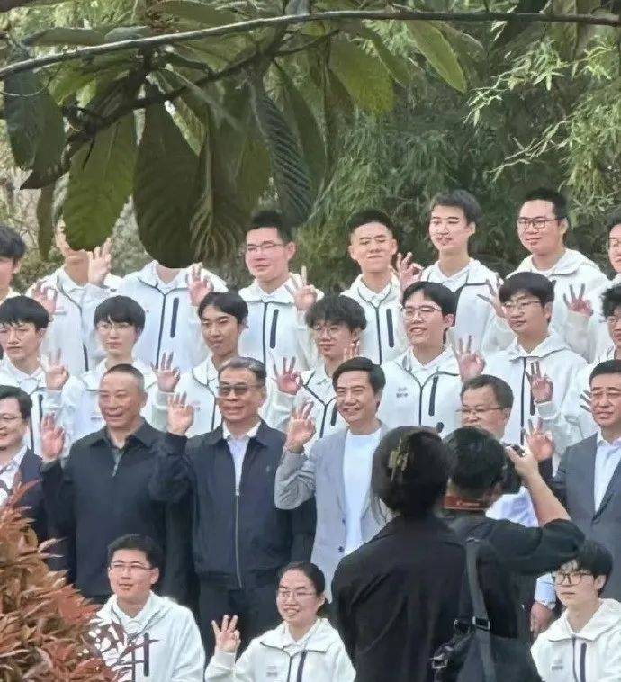 雷军回应如何保持好身材：英语不好已经让母校“蒙羞”<strong></p>
<p>南方原油股票</strong>，不能再形象欠佳