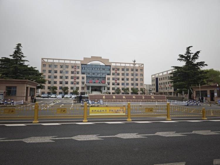 山东一任教31年教师临近退休突遭解聘<strong></p>
<p>胶原油</strong>，学校回应
