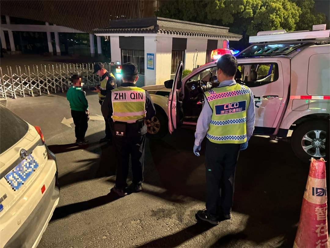 12岁男孩凌晨偷开父母车上高速<strong></p>
<p>原油码</strong>，因车技太差被发现了……