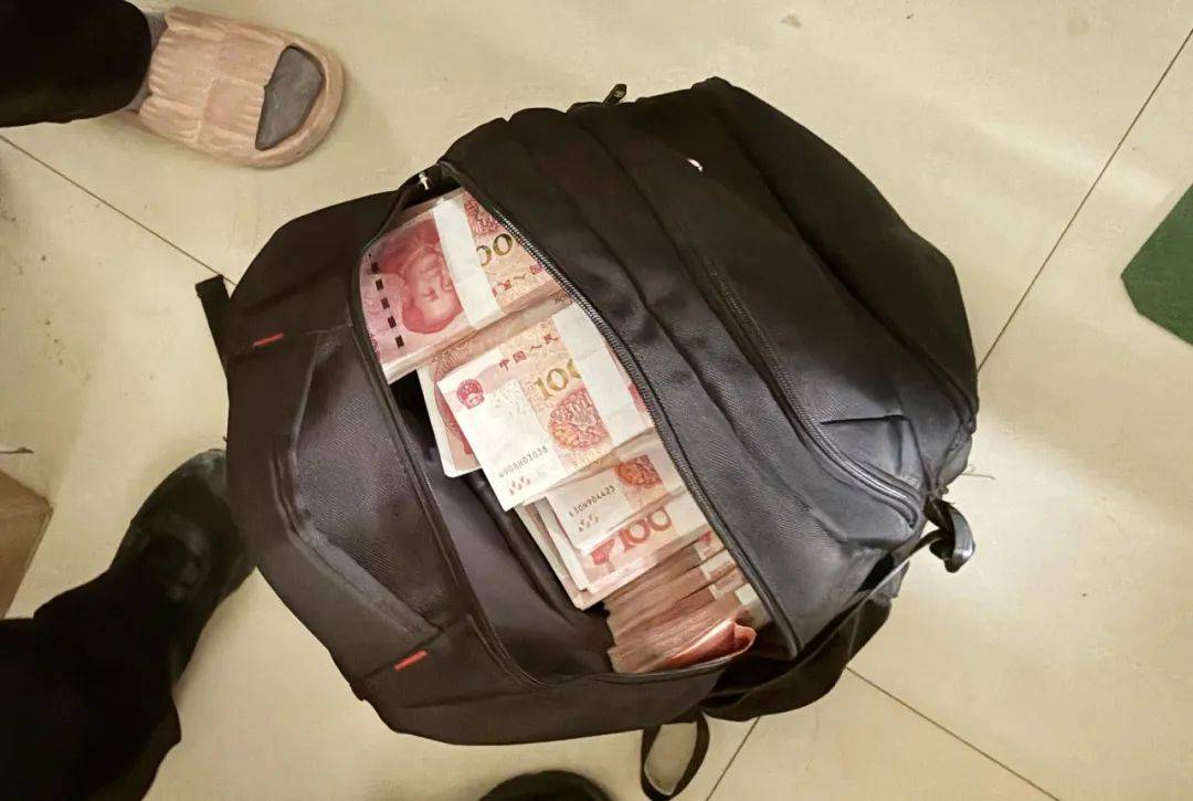 事发桂林<strong></p>
<p>黄金涨原油跌</strong>！背包里装的1000000元现金被警方紧急拦截