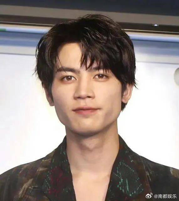 热搜第一<strong></p>
<p>wti原油走势图</strong>！24岁男演员不幸去世