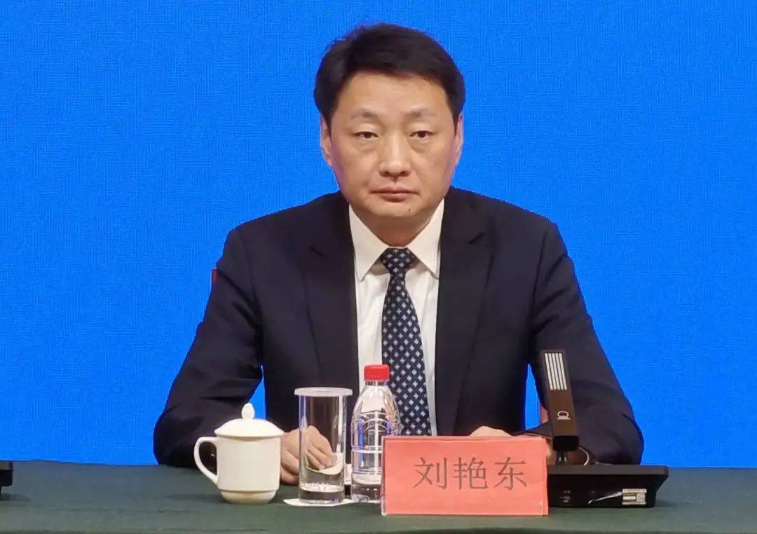 刘艳东<strong></p>
<p>原油走势k线图</strong>，官宣落马