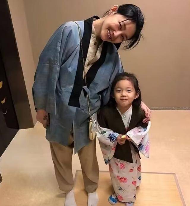 大S儿女回北京<strong></p>
<p>原油走势k线图</strong>，张兰拉着小玥儿逛街，网友夸汪小菲好帅