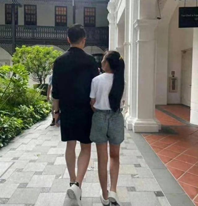 大S儿女回北京<strong></p>
<p>原油走势k线图</strong>，张兰拉着小玥儿逛街，网友夸汪小菲好帅