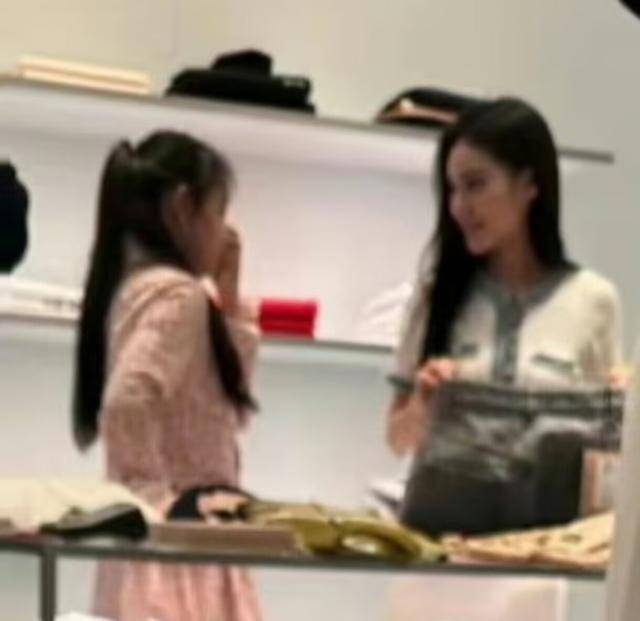 大S儿女回北京<strong></p>
<p>原油走势k线图</strong>，张兰拉着小玥儿逛街，网友夸汪小菲好帅