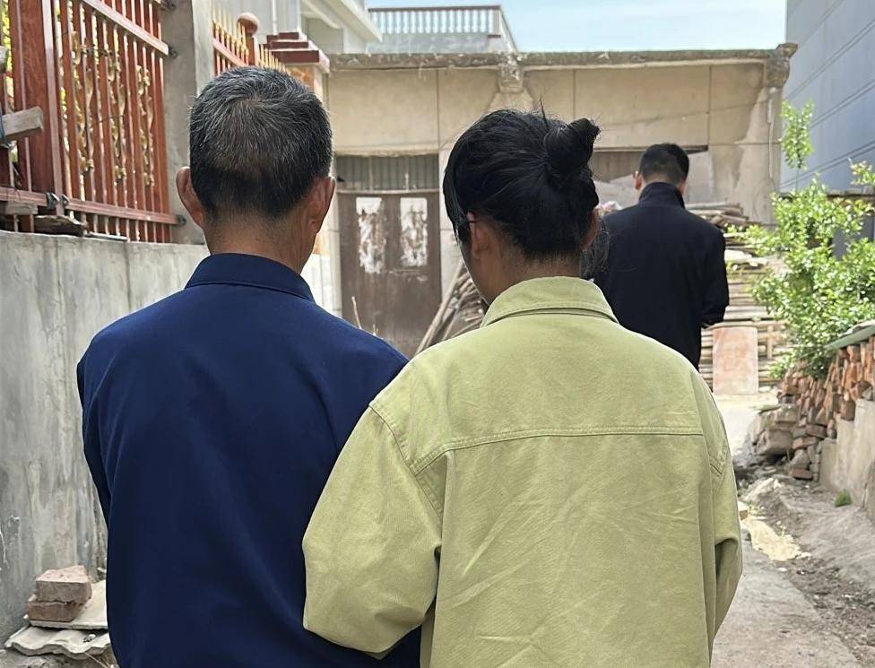女孩跟男友外出打工失踪<strong></p>
<p>财经原油</strong>，15年后被找到已育两子 父亲：她当年流浪到河南，不知回家的路