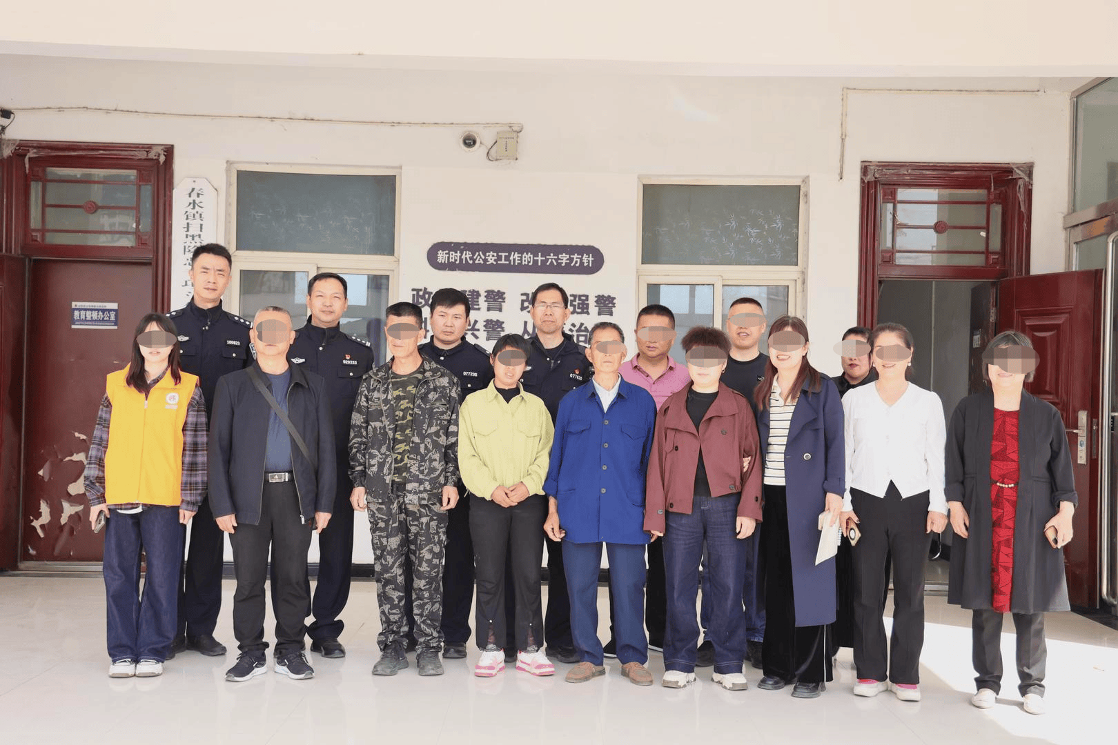 女孩跟男友外出打工失踪<strong></p>
<p>财经原油</strong>，15年后被找到已育两子 父亲：她当年流浪到河南，不知回家的路