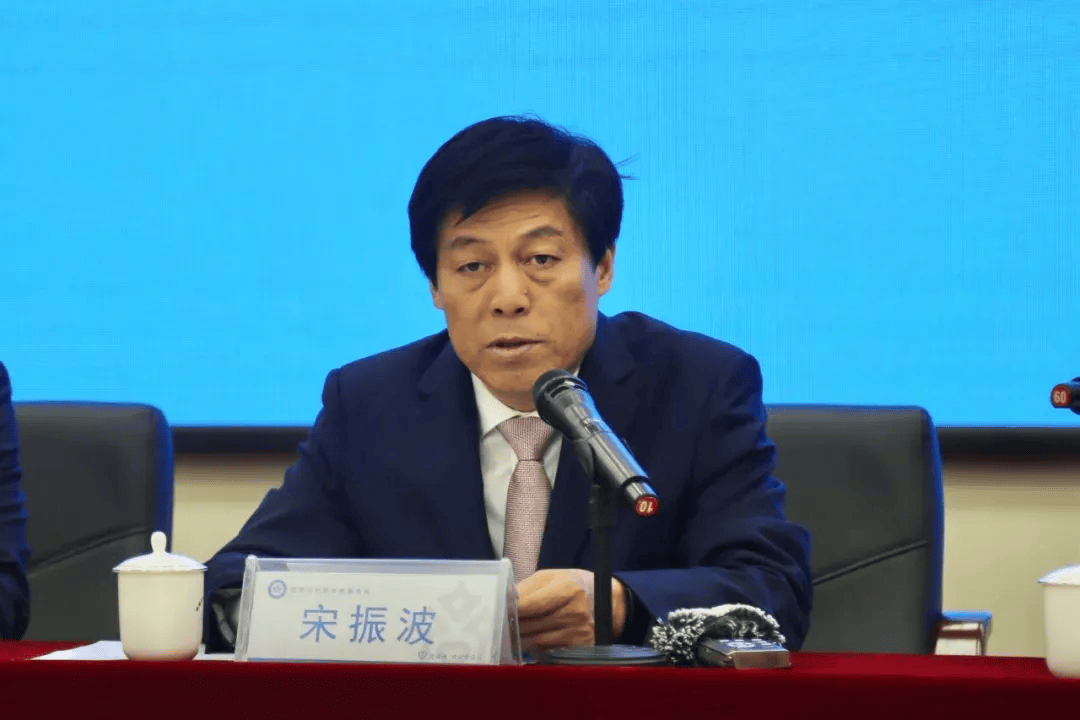 宋振波<strong></p>
<p>原油分析师</strong>，严重违反党的政治纪律、组织纪律、廉洁纪律、工作纪律和生活纪律
