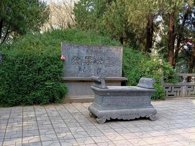 洛阳白马寺存争议的狄仁杰墓挂牌<strong></p>
<p>原油分析师</strong>，当地回应：确认就是狄仁杰墓
