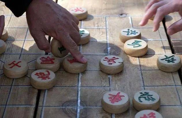 “象棋残局”诈骗：4年诈骗150万<strong></p>
<p>原油分析师</strong>，13人落网