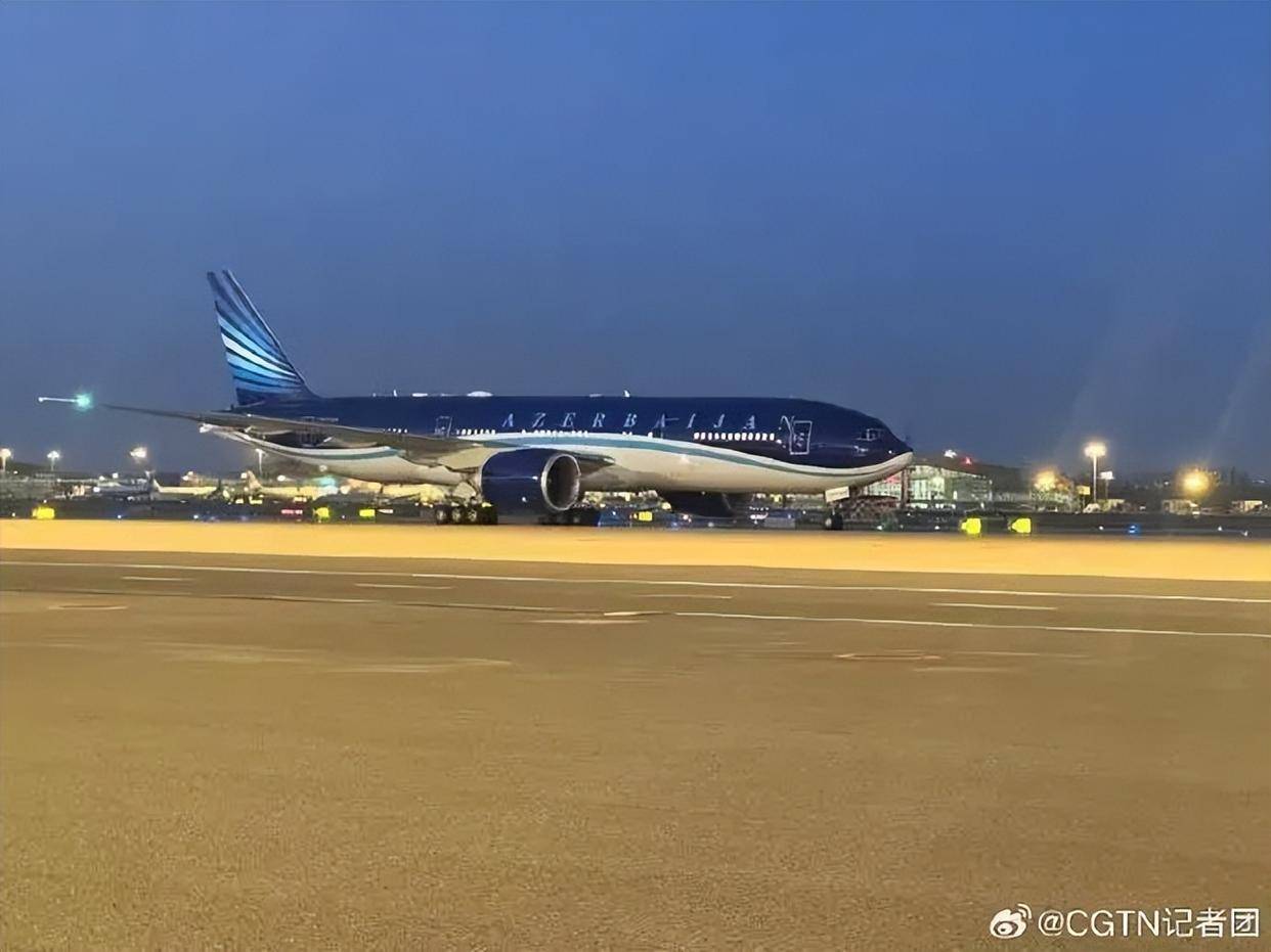 今晚<strong></p>
<p>原油分析师</strong>，两国总统乘机抵京