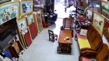 “交警持棍击倒电动车”处理结果披露：相关责任人被免职<strong></p>
<p>原油分析师</strong>，涉事警员被辞退