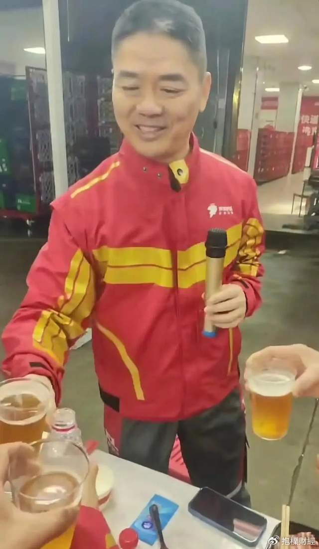 刘强东吃了一顿“价值上亿”的火锅之后<strong></p>
<p>原油分析师</strong>，京东外卖崩了