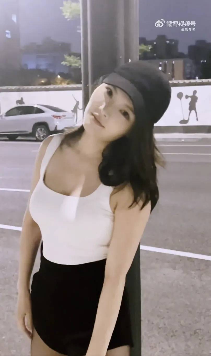 “椰树女神”徐冬冬晒真实肚子<strong></p>
<p>原油开户交易</strong>，展示健康美：不超130斤就舒适！