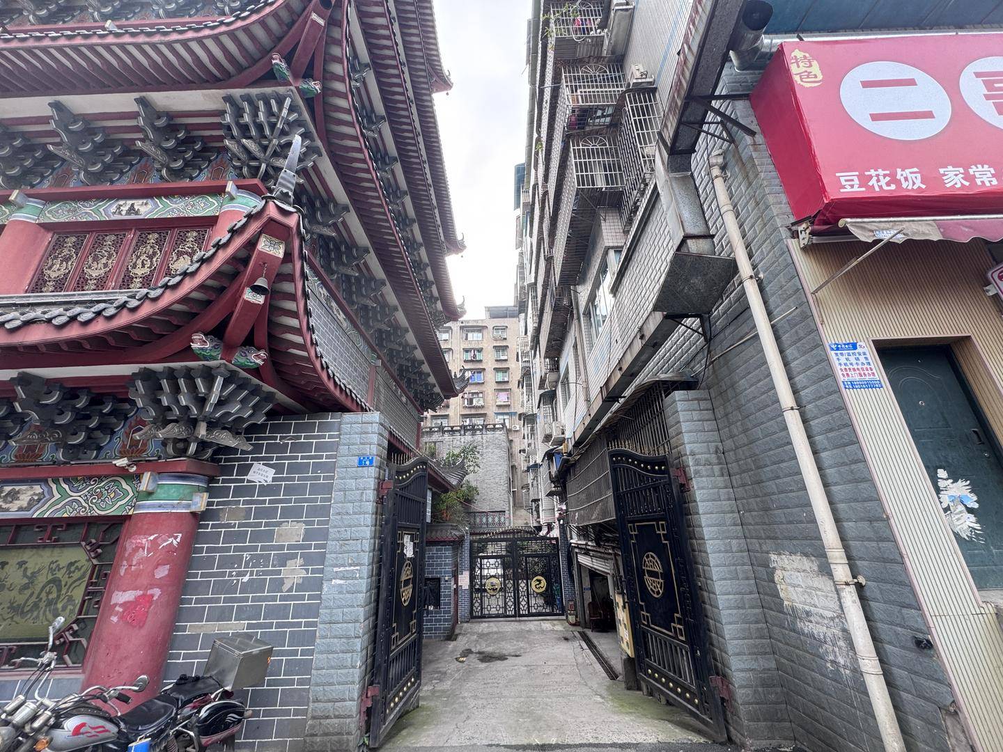 一起诉讼背后<strong></p>
<p>原油指数走势图</strong>，宜宾前首富“险被送精神病院”风波丨红星深度