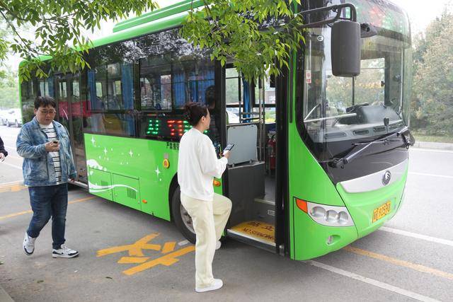 今晨<strong></p>
<p>原油指数走势图</strong>，北京首条外埠进京公交线开通运营