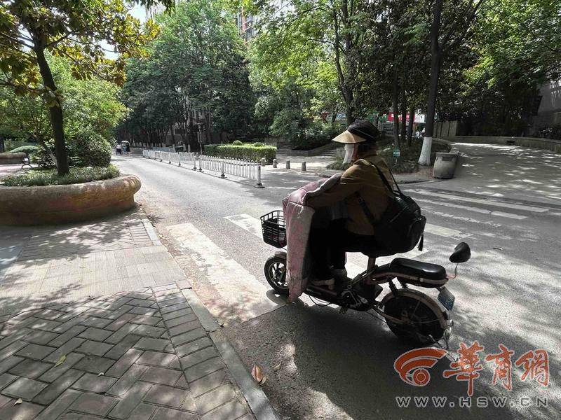西安14岁初中生骑车回家在小区被撞 孩子说肇事司机下车看<strong></p>
<p>原油期货开户条件</strong>了看就离开