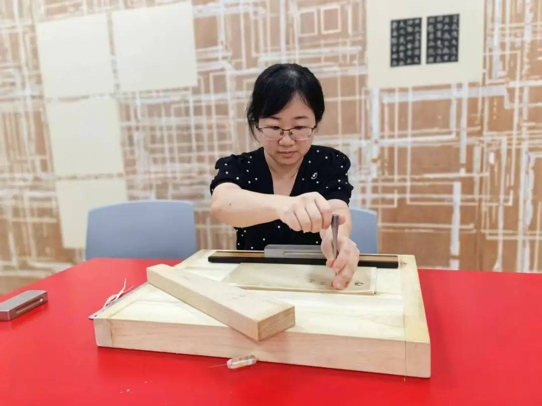“冷板凳”一坐18年<strong></p>
<p>原油的指标</strong>！41岁厦门女子：要一直坐下去