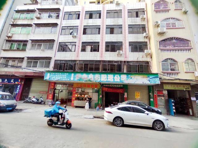 “小官巨贪校长”<strong></p>
<p>轻质原油期货</strong>，让乡镇初中生吃不饱