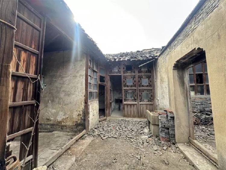 扬州一清代文物合院618元起拍<strong></p>
<p>国际原油期货交易</strong>，此前已流拍两次