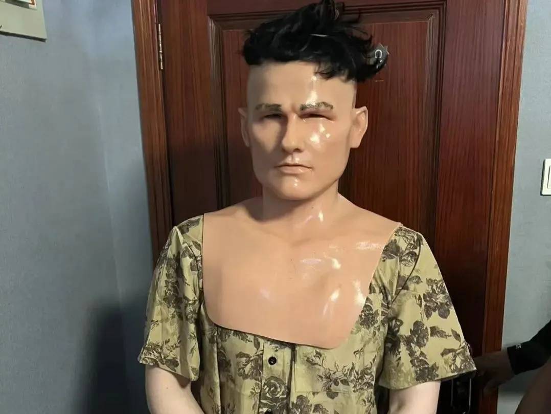 江苏一男子戴仿真“人皮”面具入室盗窃<strong></p>
<p>mt4原油</strong>，流窜多个小区作案，涉案金额达15万余元